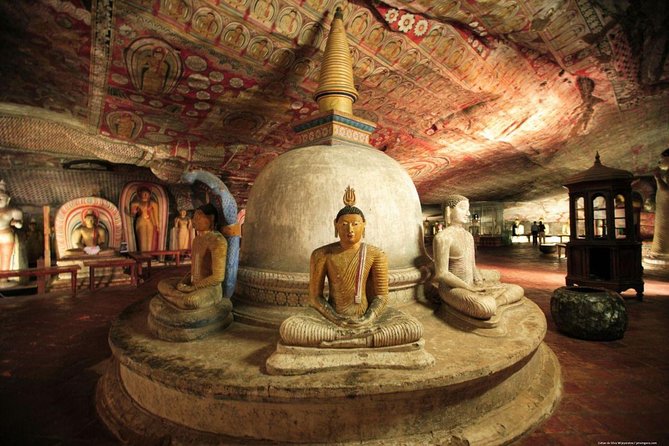 08 Nights in Magical Sri Lanka - Kandy nights and cultural shows: Sacred Tooth Relic, market energy, and views