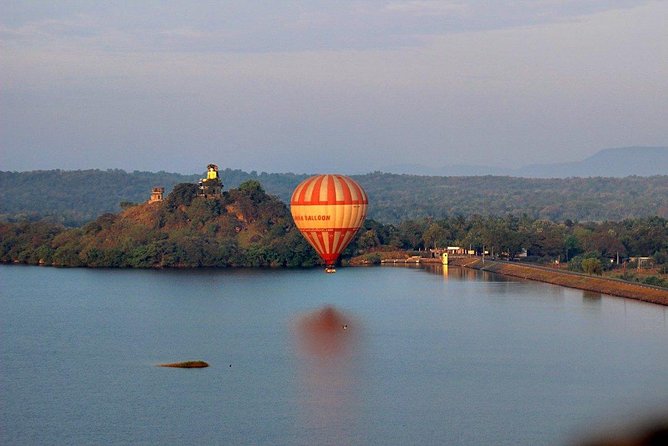 08 Nights in Magical Sri Lanka - Kandy relax time: botanical gardens, batik work, and Athur’s Seat at golden hour
