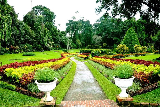 3 Days Tour to Kandy Nuwara Eliya & Sigiriya from Colombo - Day 1 in Kandy: Temple of the Sacred Tooth, gardens, and a lake-and-view rhythm