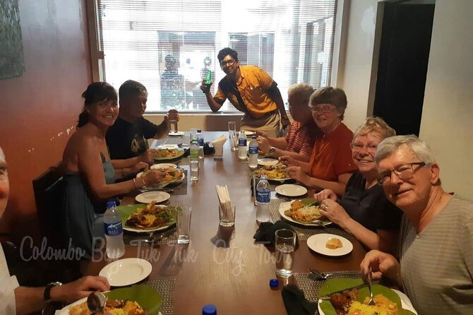 Colombo Bay Tuk Tuk City Tour - Tea tasting, then a real Sri Lankan meal