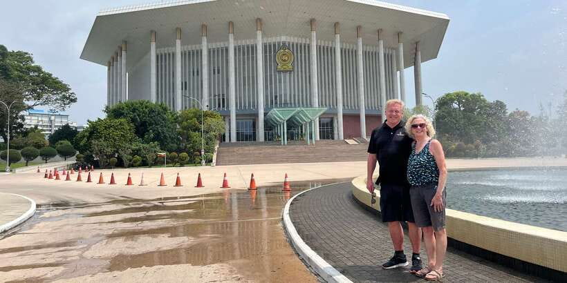 Colombo: City Sightseeing Tour by Tuk-Tuk with Pickup - Temples and parks: shoe-off moments, street-side life, and a real temple visit