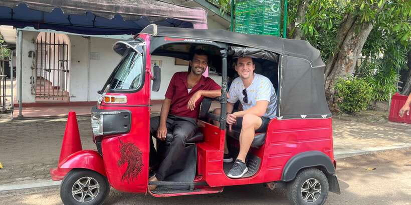 Colombo: City Sightseeing Tour by Tuk-Tuk with Pickup - Shopping and street food: getting souvenirs without turning it into a chore