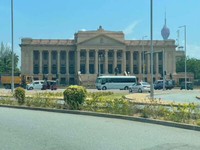 Colombo: Guided City Tour with Entry Tickets - Pettah street-market walk and the Old Town Hall monastery stop