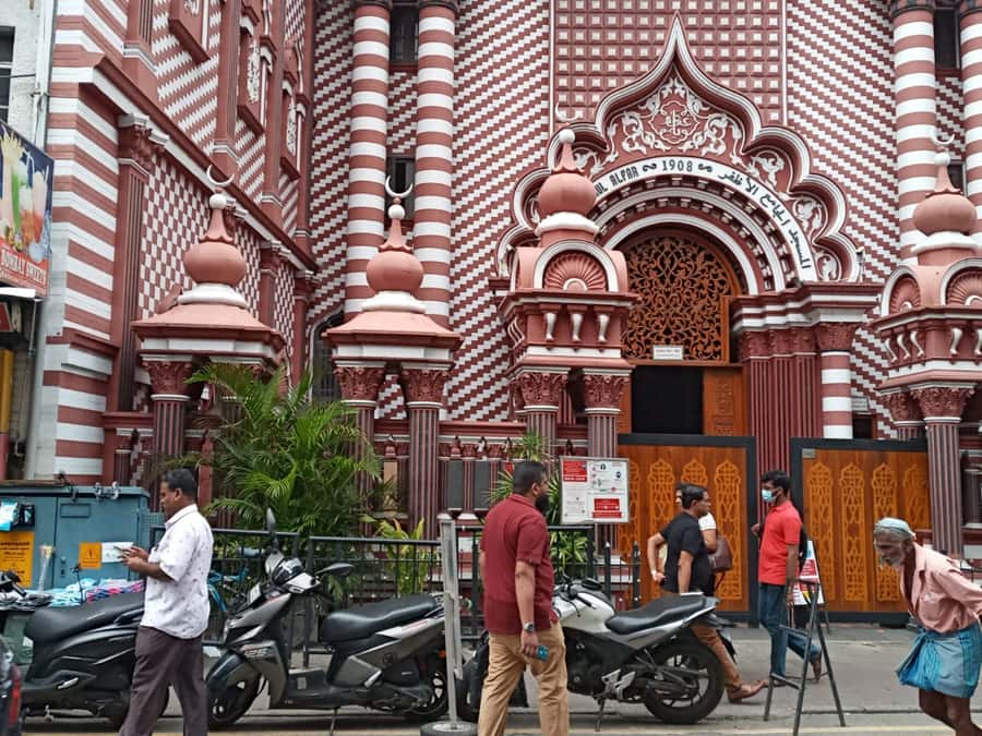 Colombo: Guided City Tour with Entry Tickets - Colombo skyline moment: Lotus Tower Road and Independence Square