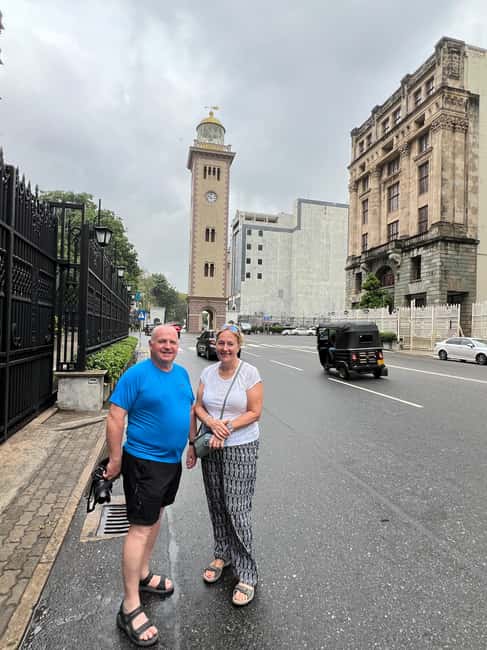 Colombo: Local Food Tour & Sightseeing by Tuk-Tuk with Meals - Lunch rice and curry plus juices: the meal that closes the loop