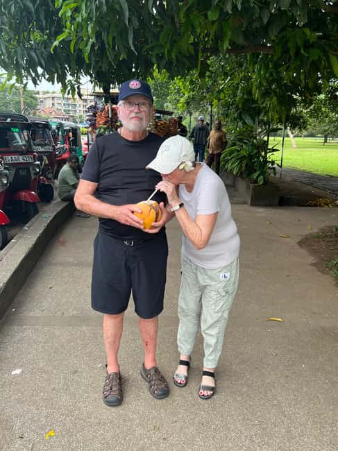 Colombo: Local Food Tour & Sightseeing by Tuk-Tuk with Meals - Sightseeing between bites: photo stops and quick cultural pauses