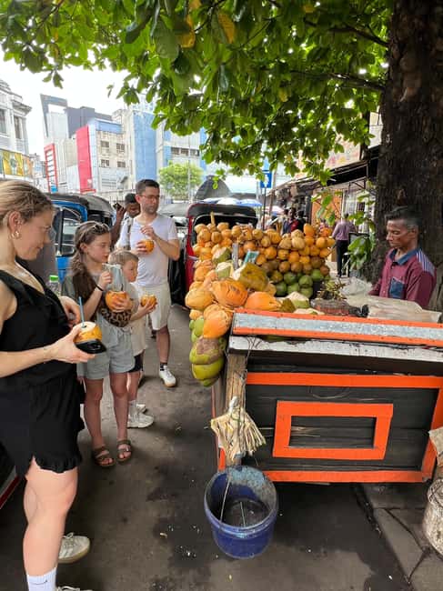 Colombo: Local Food Tour & Sightseeing by Tuk-Tuk with Meals - Coffee, tea, and that Sri Lankan flavor switch