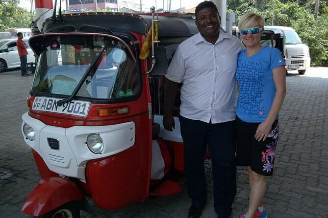 Colombo private city tour by tuk tuk morning and evening - Jami Ul-Alfar Mosque and Sambodhi Chaithya: quiet, scenic pauses
