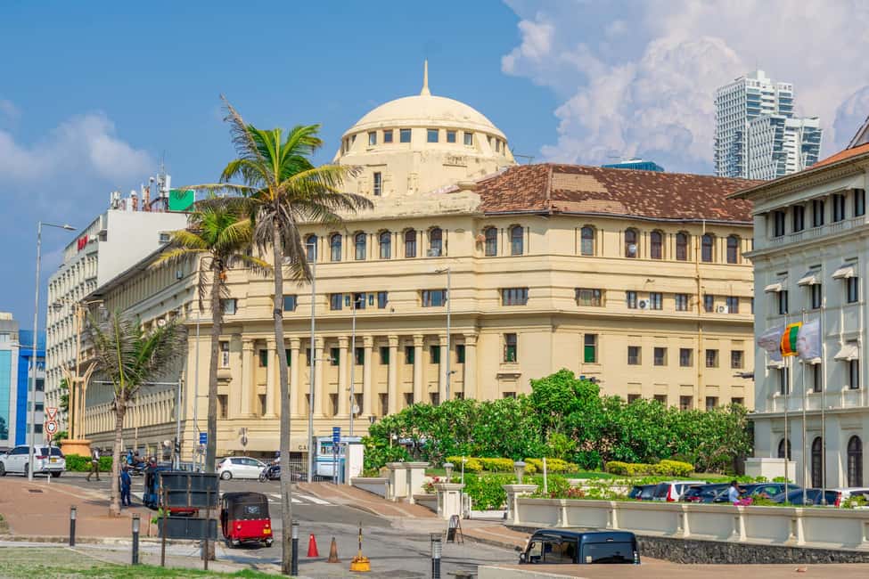 Colombo: private city tour from Negombo with hotel transfers - Galle Face Hotel stop: ocean views and modern Colombo behind you