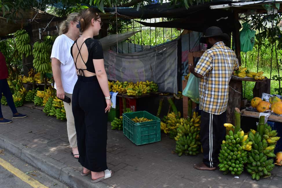 Colombo: private city tour from Negombo with hotel transfers - Colombo Fort to Pettah: colonial streets and street-market energy