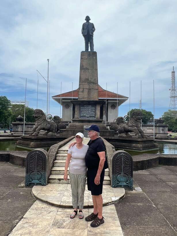 Colombo: Private City Tour with Local Food Tour by Tuk-Tuk - Finishing Touches: Fresh Fruit Juice, Red Banana, and Dessert