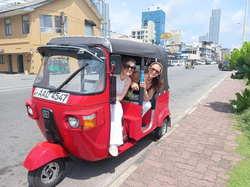 Colombo: Private City Tour with Local Food Tour by Tuk-Tuk - Galle Face Green to Wade: The Start That Gets Your Appetite Working