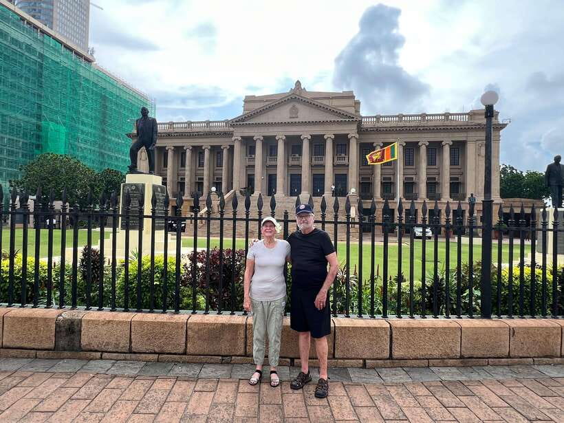 Colombo: Private City Tour with Local Food Tour by Tuk-Tuk - Colombo’s Religious Stops: Gangaramaya and Seema Malaka (Plus More Quick Glimpses)