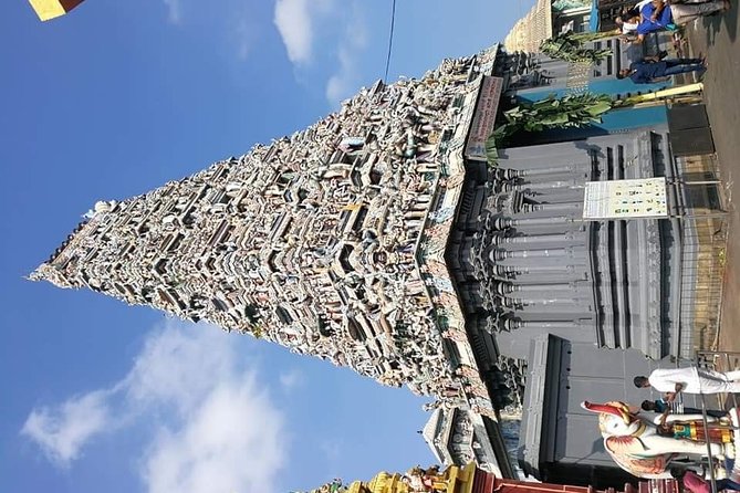 Colombo Private guideTour byTuk Tuk Morning Evening All inclusive - Parks and Landmarks: Galle Face Green, Victoria Park, Town Hall, and the Lighthouse