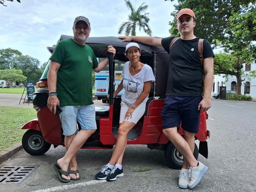 Colombo: Private Tuk-Tuk City Tour with All Entry Fees - Tea Triumph and Ceylon Tea Tasting: The Break That Feels Local