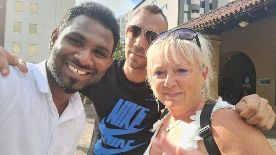 Colombo: Sightseeing Tour by Tuk Tuk Safari - All Inclusive - Colombo Fort and the clock tower area: old power made visible