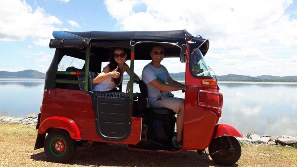 Colombo: Sightseeing Tour by Tuk Tuk Safari - All Inclusive - Dutch and maritime history: Old Dutch Hospital and museum time