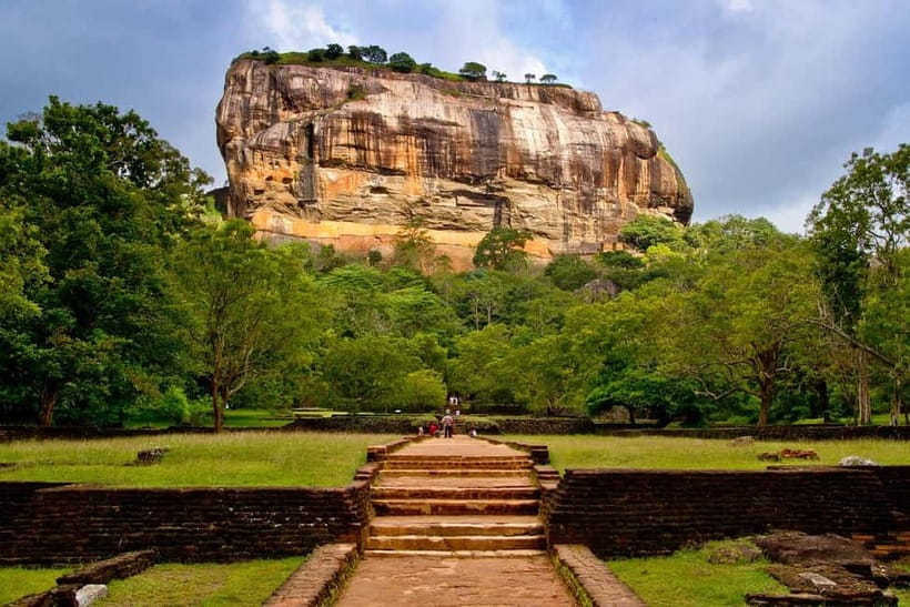 Colombo: Sigiriya, Dambulla Caves, & Wildlife Day Tour - Sigiriya Village walk and the fresh-made lunch