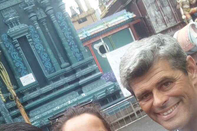 Colombo Tuk Tuk city tour with friendly Tuk driver(All inclusive) - Captain’s Garden Kovil and Viharamahadevi Park: temple art plus a central green pause