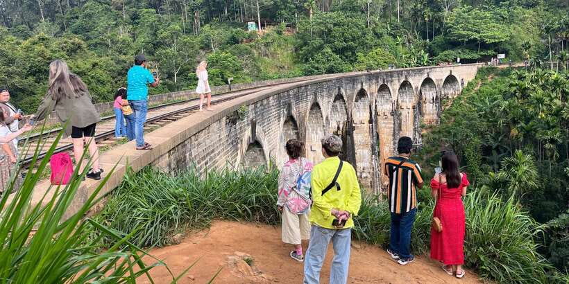 Discover the Best of Sri Lanka in 2 Days - What This Tour Feels Like: Nature, Temples, and a Lot of Seats