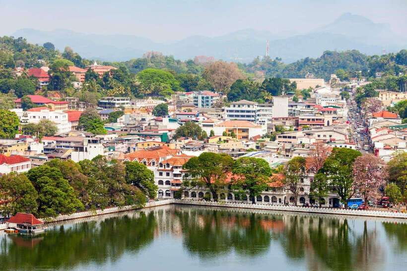 From Colombo: Kandy Temples and Pinnawala Full-Day Tour - Kandy Lake Lunch Viewpoint: A Needed Breather