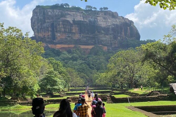 From Colombo to Sigiriya Fortress, Dambulla & Minneriya Safari - Dambulla Cave Temple: the “bonus” stop that saves time