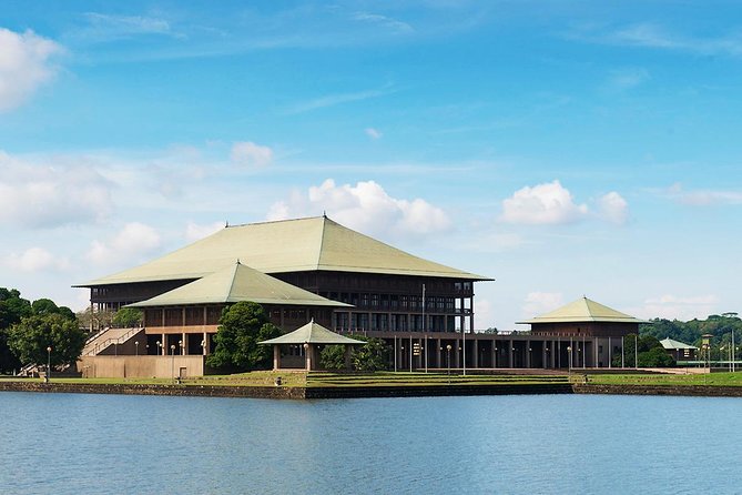 Full-Day Colombo City Tour (Private Car) - Dehiwala Zoo: a classic stop with a timing reality check