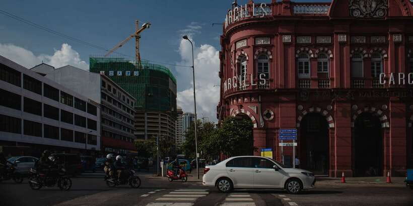Guided Colombo Half-Day City Tour - Viharamahadevi Park: the walk break Colombo needed