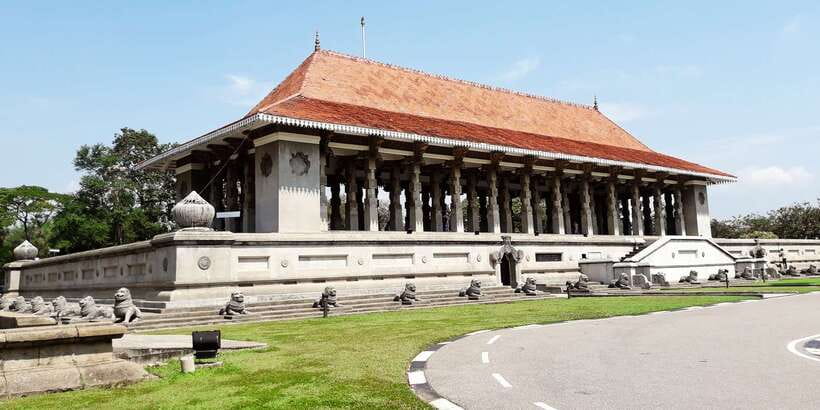Guided Colombo Half-Day City Tour - Hindu temple photo stop and quick Sri Lankan architectural spotting