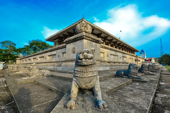 Half Day City Tour of Colombo - Pettah, the old Fort area, and the old rail line story