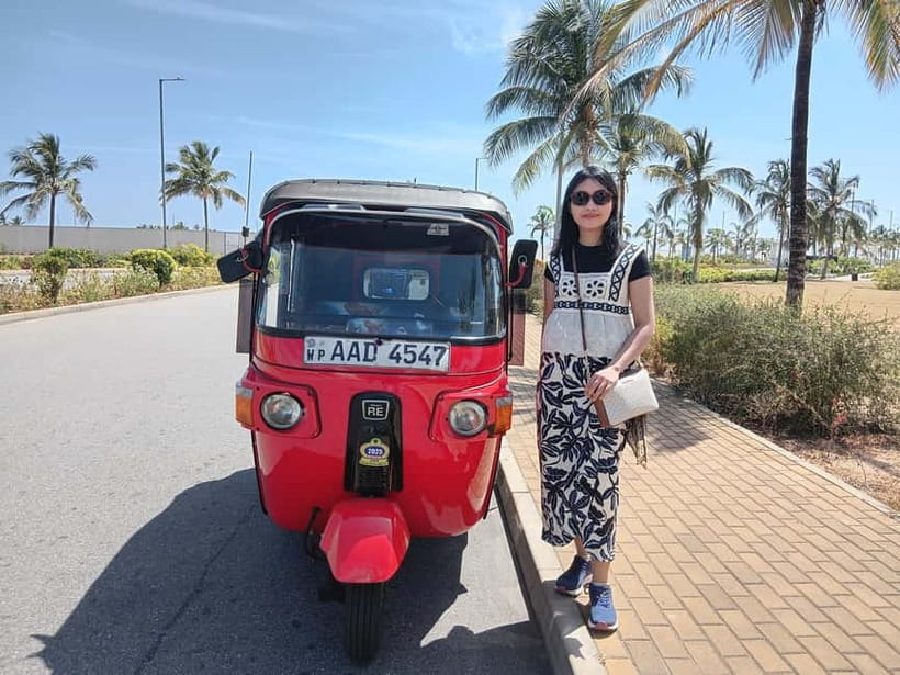 Personal Guided Colombo City Tour by Tuk Tuk - All Inclusive - Pettah Market and Colombo Fort railway viewpoint