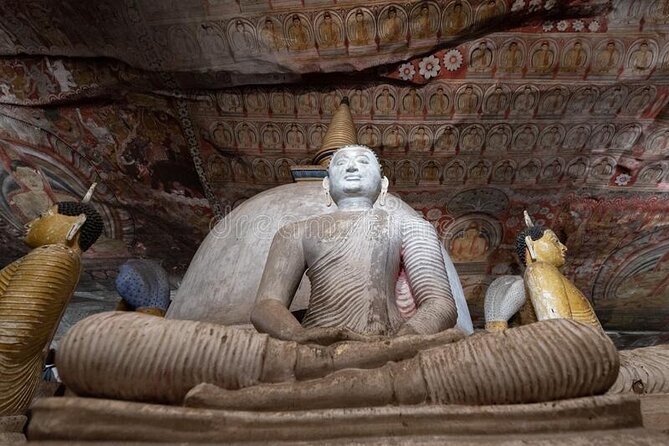 Private Sigiriya Day Tour and Authentic Sri Lankan Lunch Buffet - Oak Ray Woodcarving: a short, free look at Sri Lankan craft