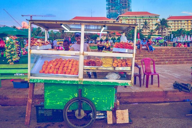 Rustic taste & Cultural tales Food Tour Colombo - Viharamahadevi Park: A Breather With Cultural Context Built In