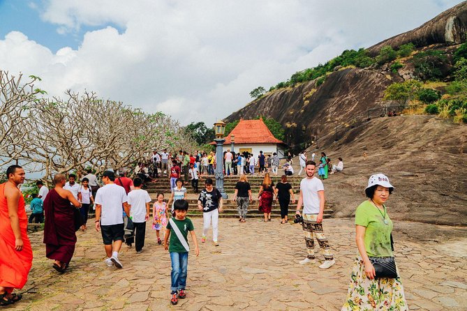 Sigiriya Rock and Dambulla Cave All Inclusive Private Day Trip - Lunch at a local restaurant: fueling the second half