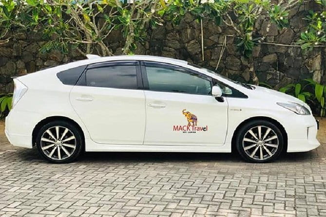 Sri Lanka Car and Driver Hire - Private Driver and Chauffeur - Colombo airport meet-and-greet that keeps your first day calm