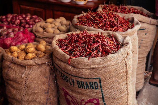 The 10 Tastings of Colombo With Locals: Private Street Food Tour - Jami Ul-Alfar Mosque and Kayman’s Gate Bell Tower: The Snack Stage