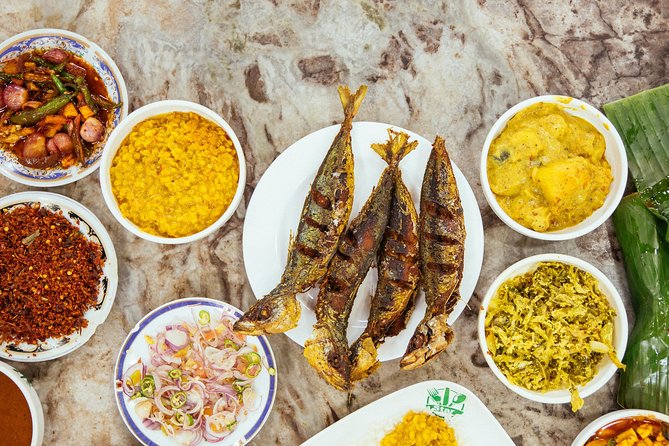 The 10 Tastings of Colombo With Locals: Private Street Food Tour - New Kathiresan Kovil and Wolvendaal Church: Bananas, Candy, and the Sweet Shift