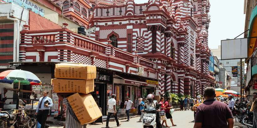 The True Essence of Colombo:Private Highlights & Hidden Gems - Banana Market and Tasting: Sweet, Simple, and Surprisingly Fun