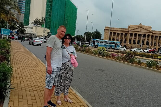 Tuk-Tuk City Tour Colombo SL - National Museum and Independence Square for Two Kinds of Learning