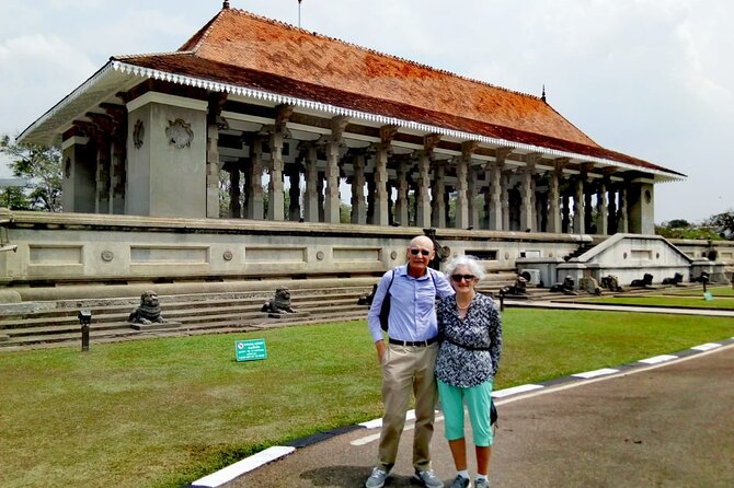 Tuk Tuk Private Safari Tour Exploring Sri Lanka's Capital Colombo - Vinoth Blaze: the guide makes the route click